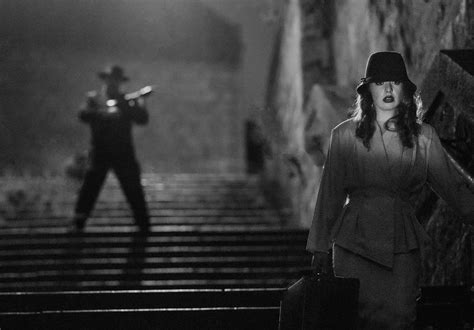 Phantom Lady -  Ein Meisterwerk des Film Noir mit packender Atmosphäre und düsteren Geheimnissen!